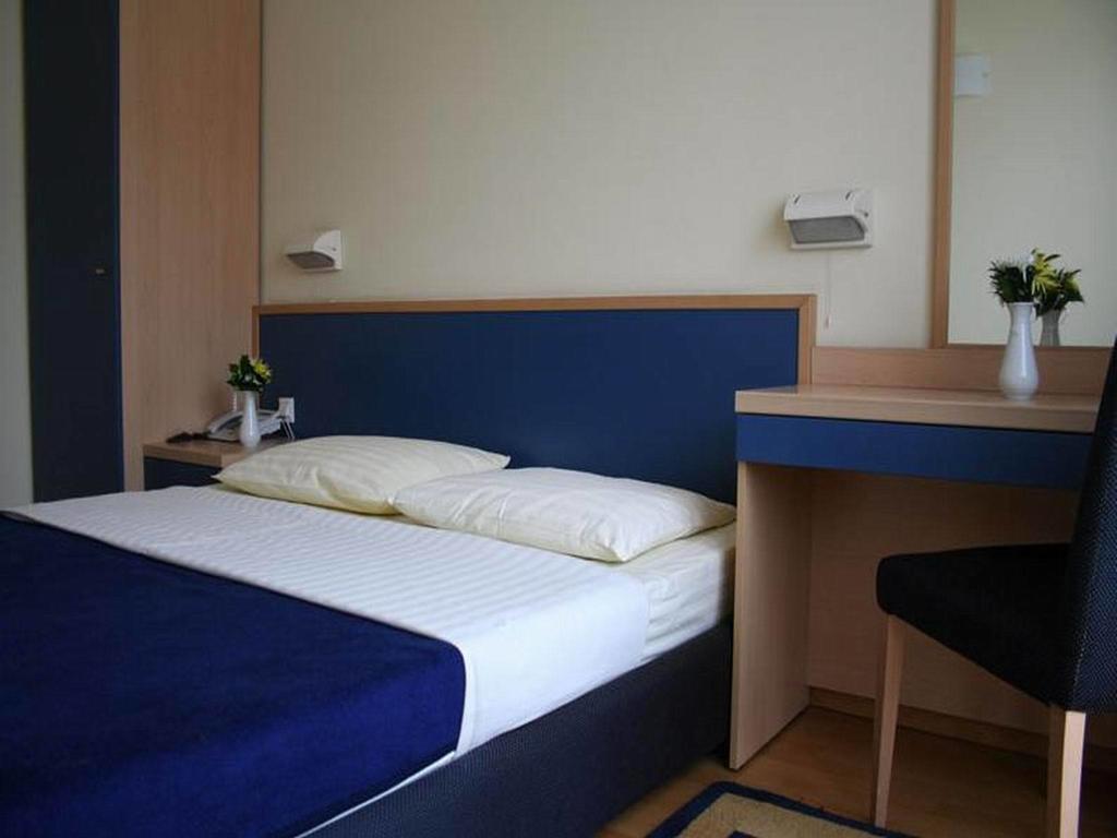 Hotel Cubic Лакташи Номер фото