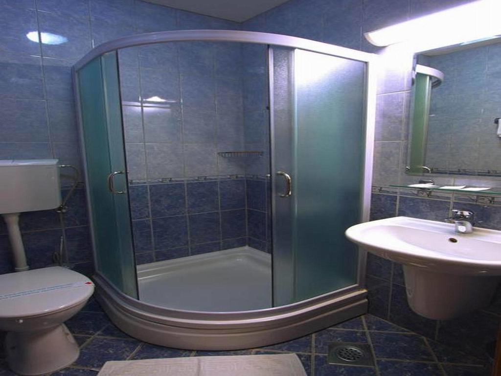 Hotel Cubic Лакташи Экстерьер фото