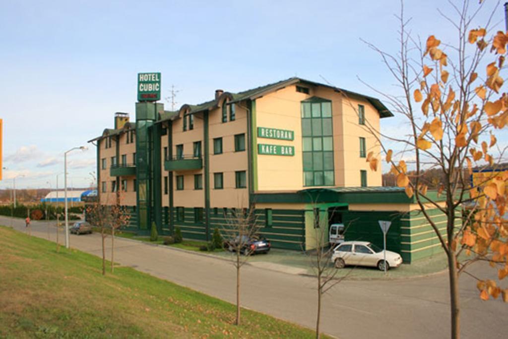 Hotel Cubic Лакташи Экстерьер фото