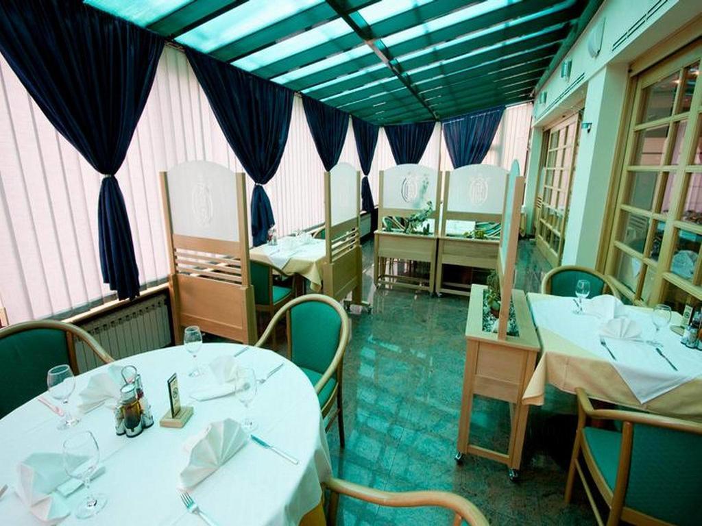Hotel Cubic Лакташи Экстерьер фото