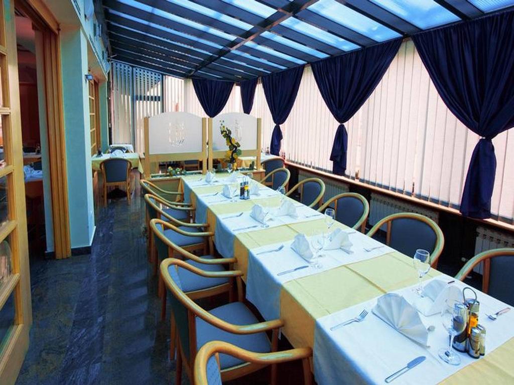 Hotel Cubic Лакташи Экстерьер фото