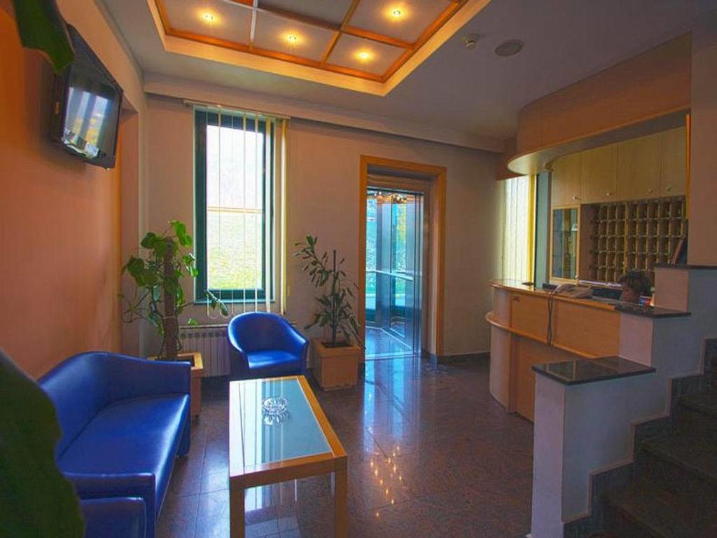 Hotel Cubic Лакташи Экстерьер фото
