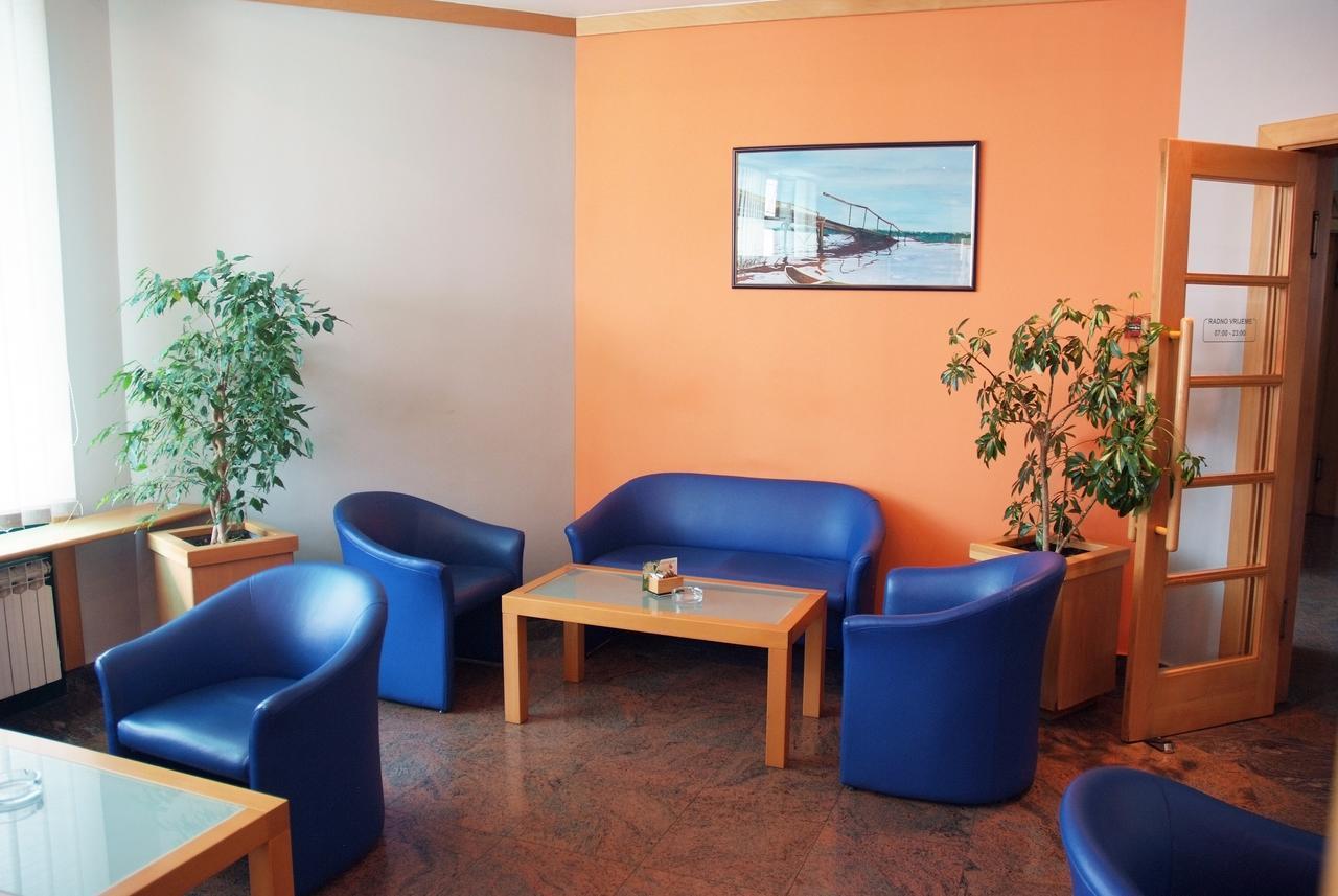 Hotel Cubic Лакташи Экстерьер фото