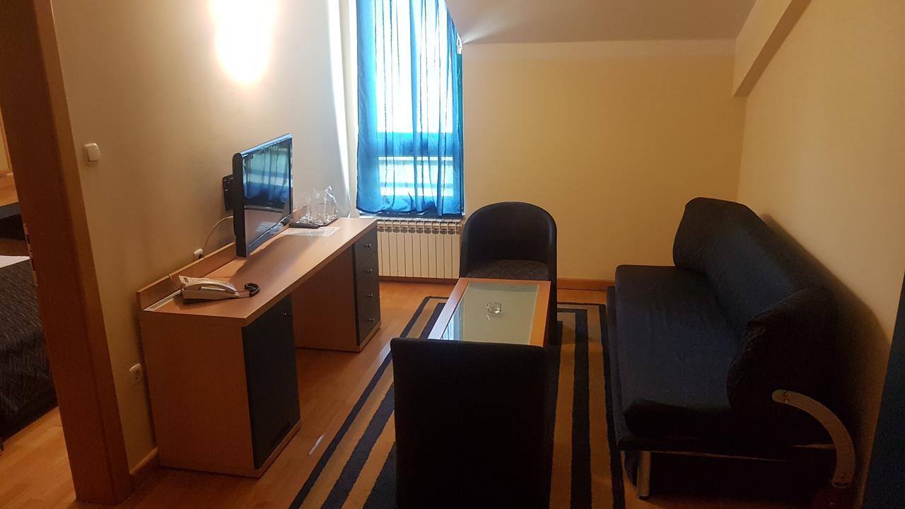 Hotel Cubic Лакташи Экстерьер фото